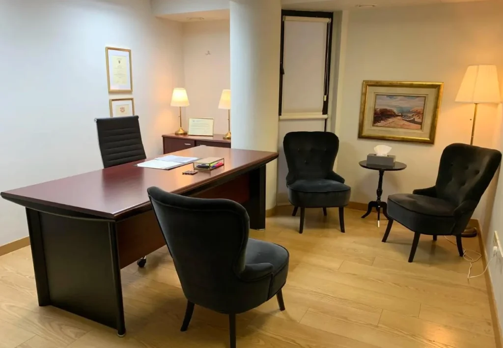 450m² Office for Rent in Agioi Omologites, Nicosia District