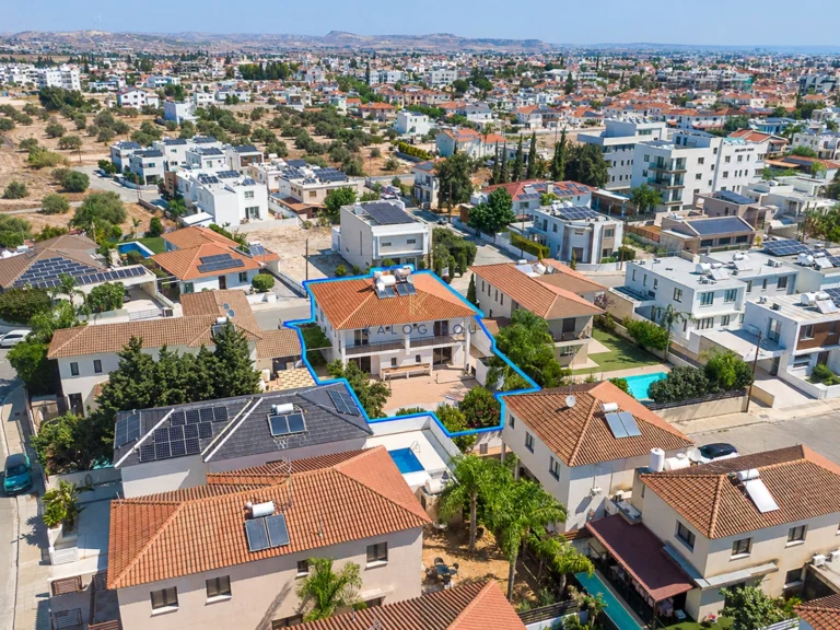 318m² House for Sale in Aradippou, Larnaca District