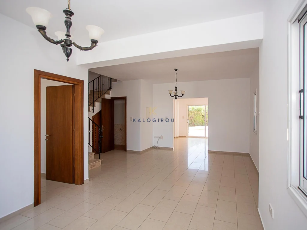 318m² House for Sale in Aradippou, Larnaca District