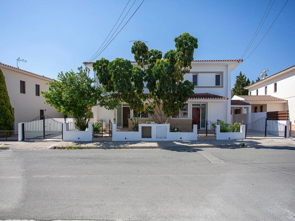 318m² House for Sale in Aradippou, Larnaca District