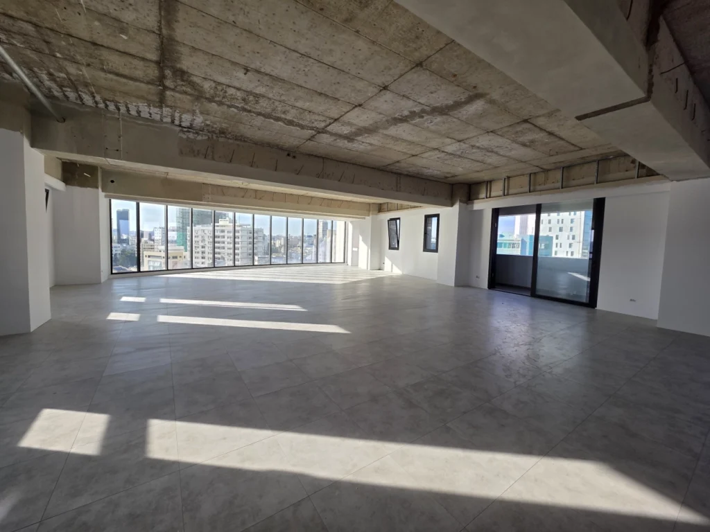 350m² Office for Rent