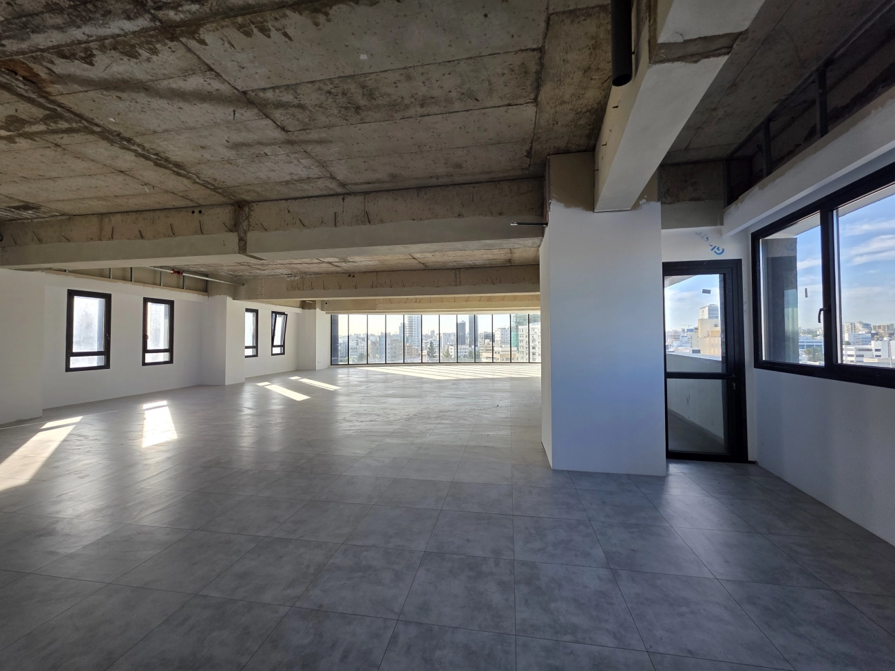350m² Office for Rent