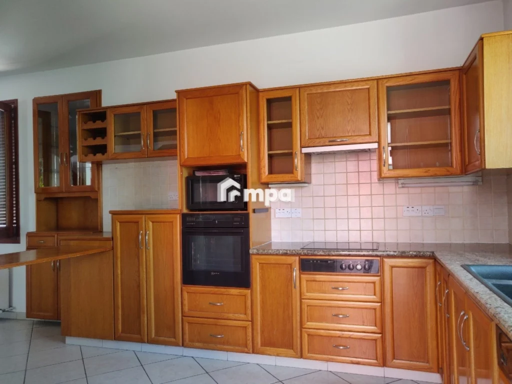 5 Bedroom House for Rent in Agios Dometios, Nicosia District