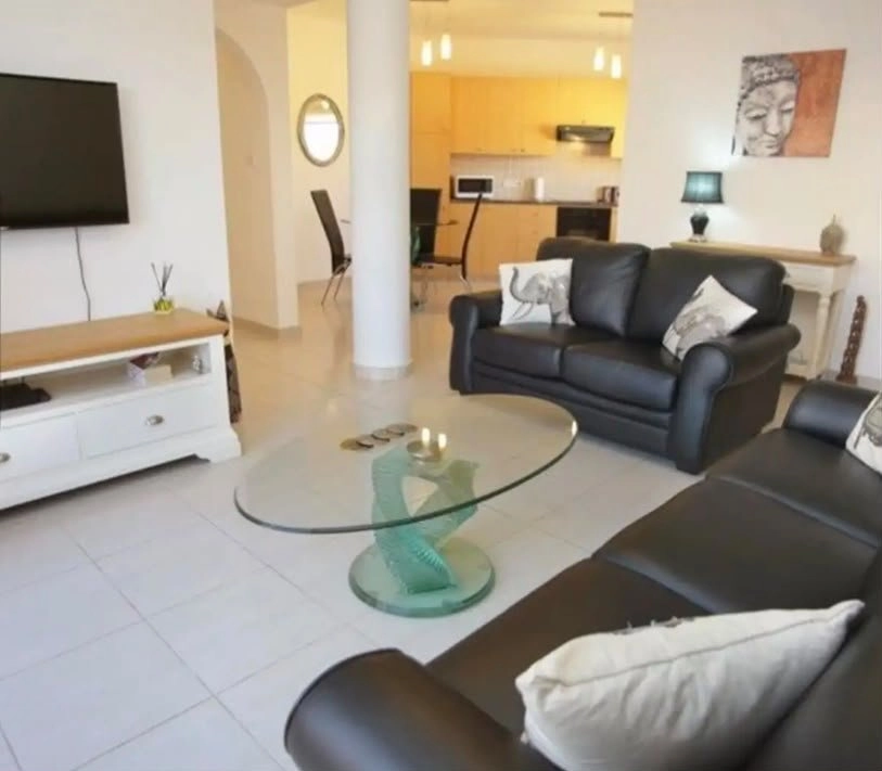2 Bedroom Apartment for Sale in Paphos – Universal
