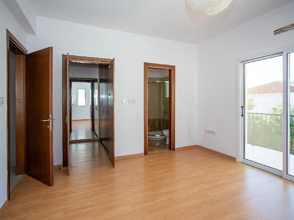 6+ Bedroom House for Sale in Aradippou, Larnaca District