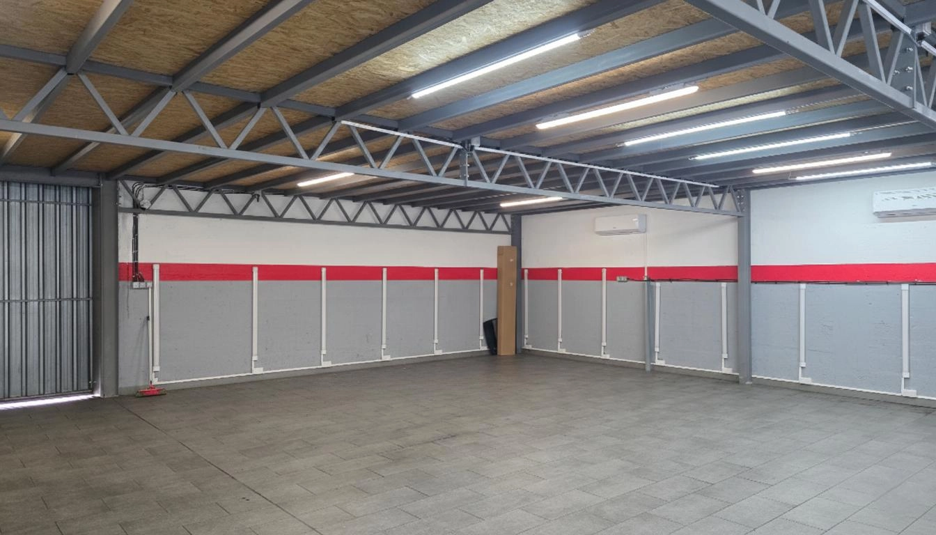 300m² Office for Rent