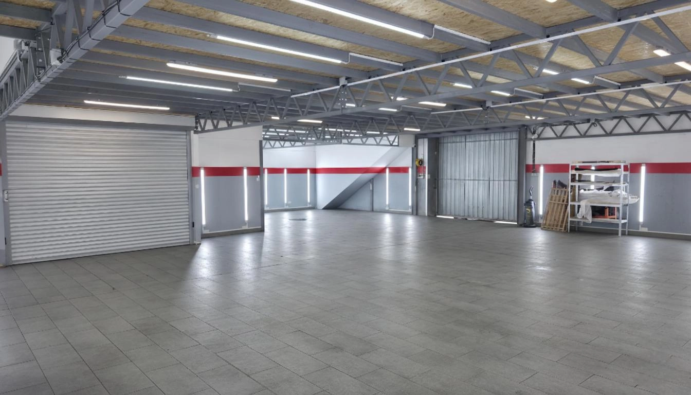 300m² Office for Rent