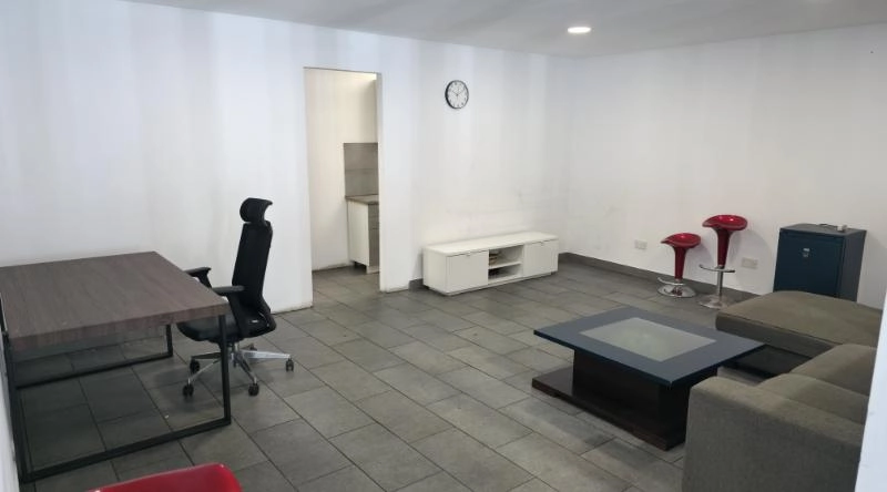 300m² Office for Rent