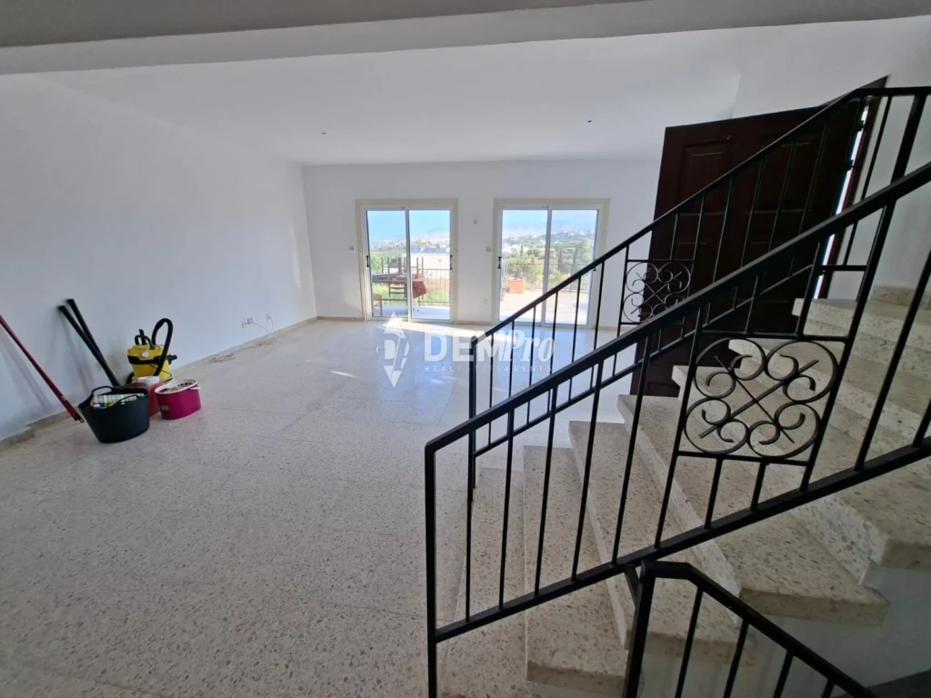 4 Bedroom House for Sale in Chlorakas, Paphos District