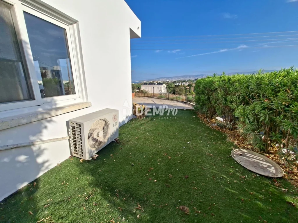 4 Bedroom House for Sale in Chlorakas, Paphos District