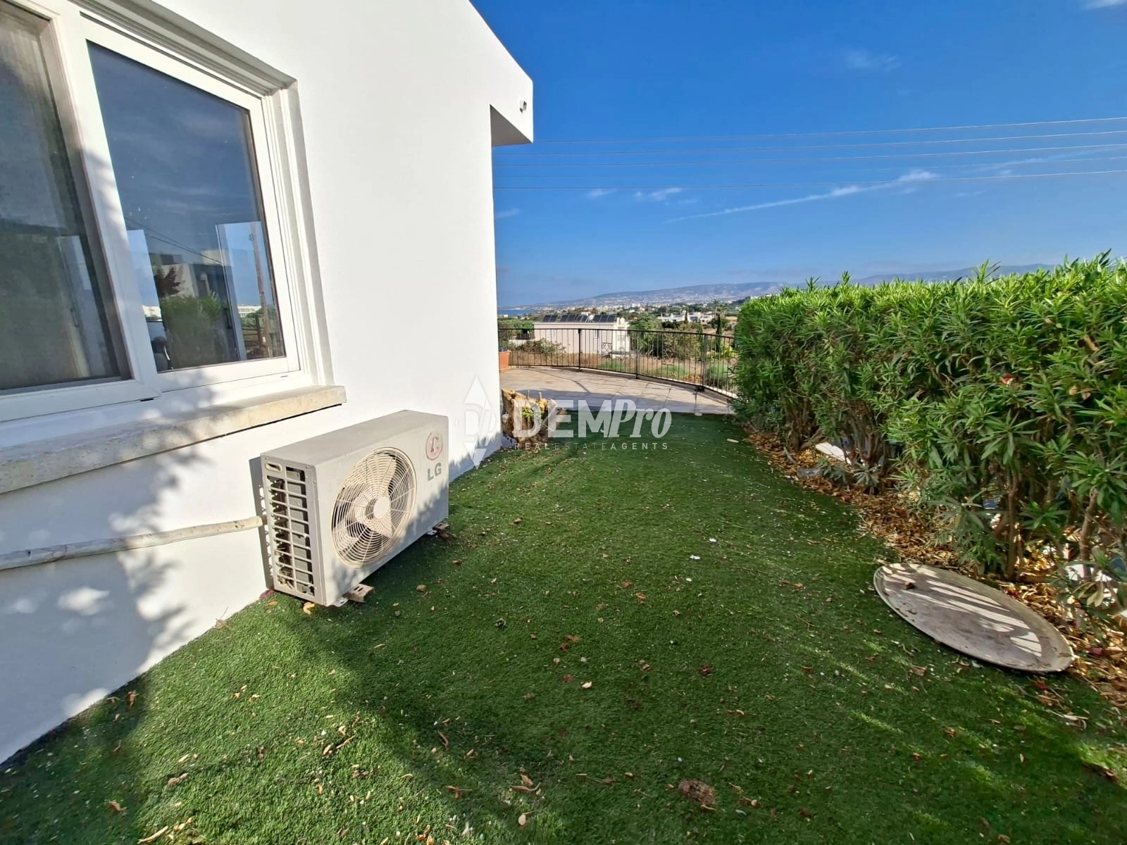 4 Bedroom House for Sale in Chlorakas, Paphos District