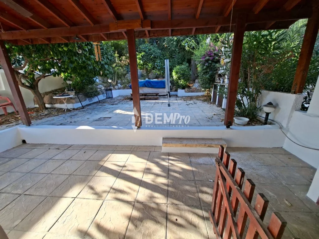 4 Bedroom House for Sale in Chlorakas, Paphos District