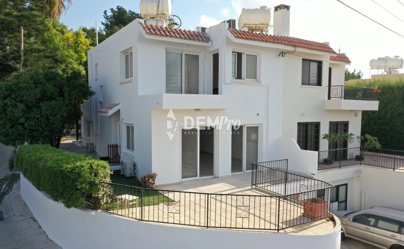 4 Bedroom House for Sale in Chlorakas, Paphos District