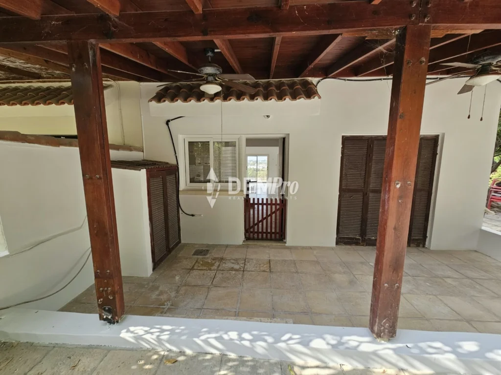 4 Bedroom House for Sale in Chlorakas, Paphos District