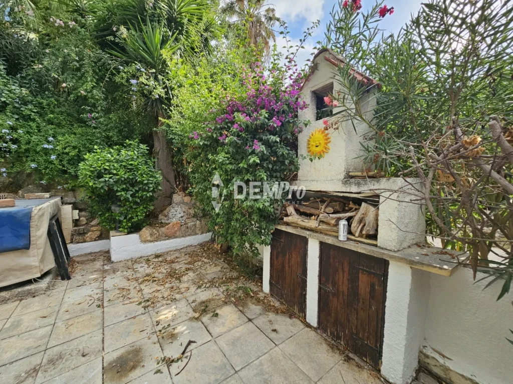 4 Bedroom House for Sale in Chlorakas, Paphos District