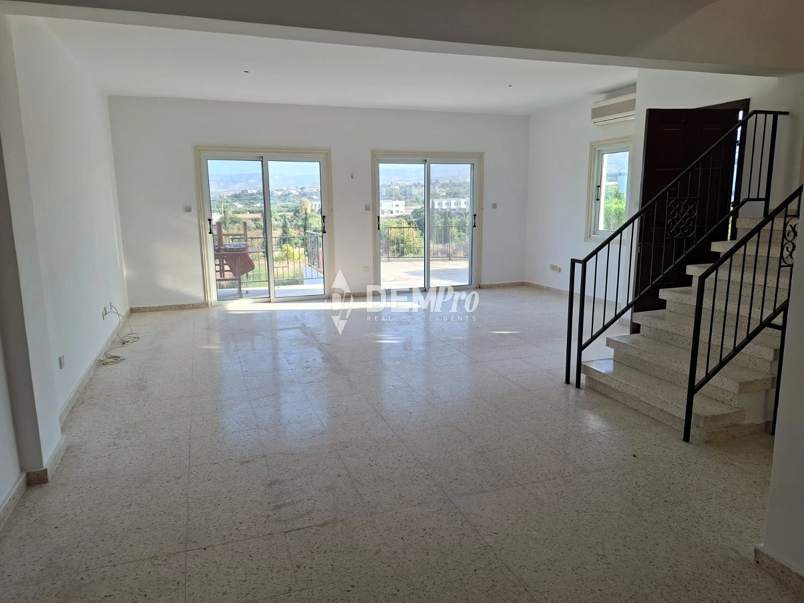 4 Bedroom House for Sale in Chlorakas, Paphos District