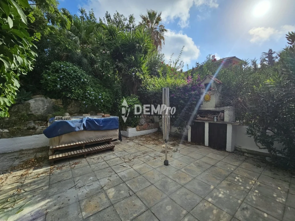 4 Bedroom House for Sale in Chlorakas, Paphos District