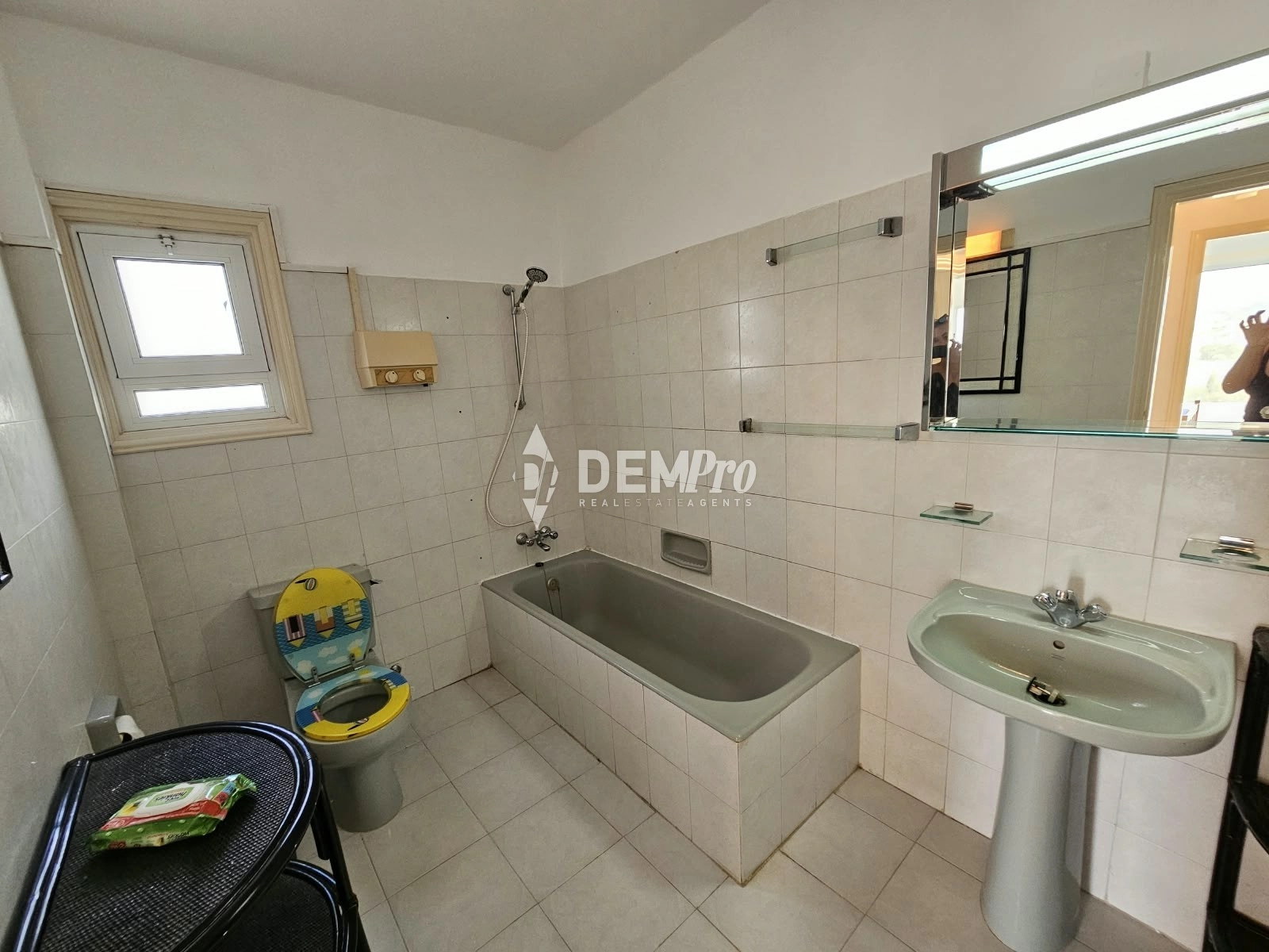 4 Bedroom House for Sale in Chlorakas, Paphos District