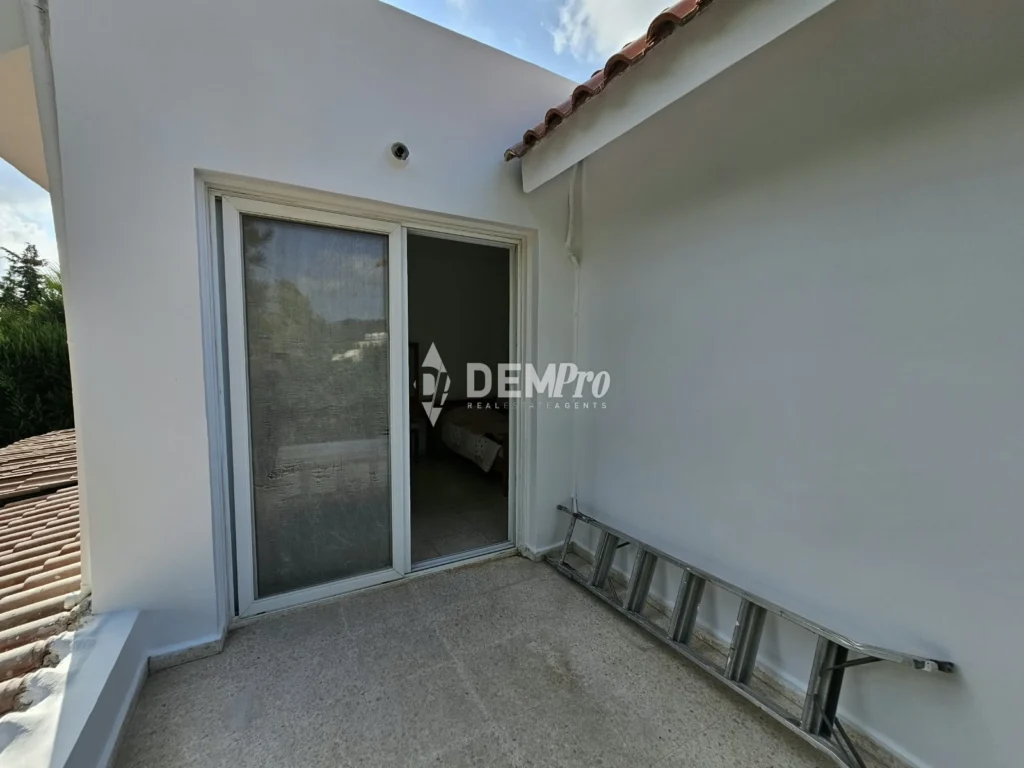 4 Bedroom House for Sale in Chlorakas, Paphos District