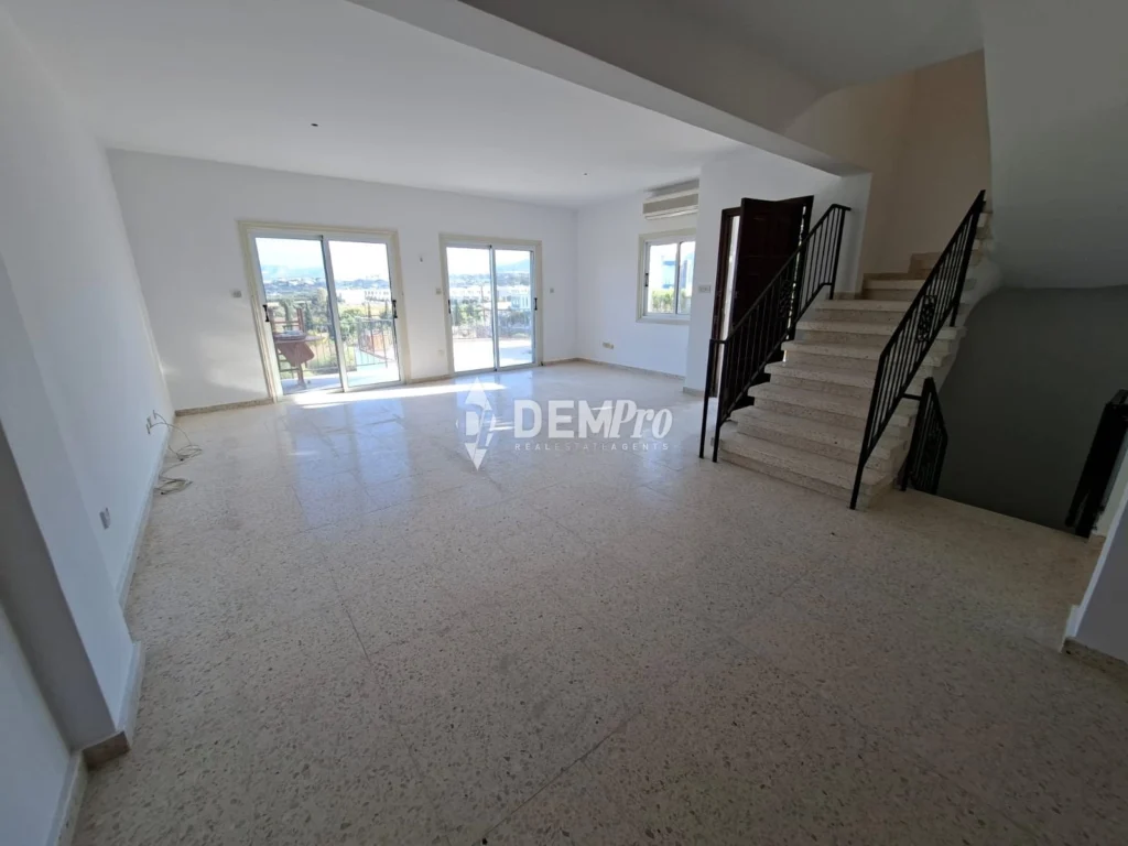 4 Bedroom House for Sale in Chlorakas, Paphos District