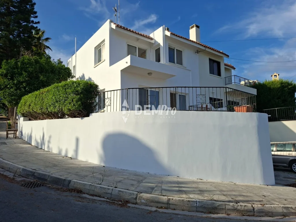 4 Bedroom House for Sale in Chlorakas, Paphos District