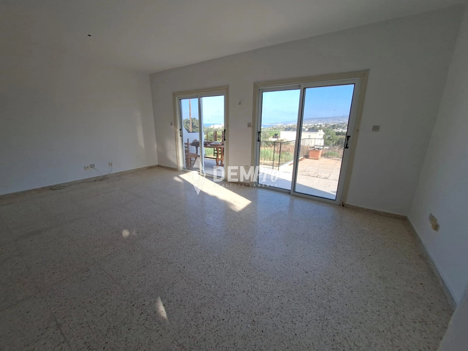 4 Bedroom House for Sale in Chlorakas, Paphos District