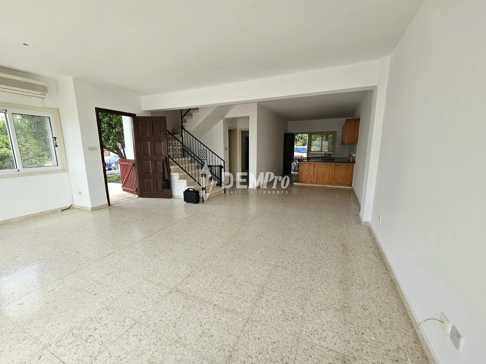 4 Bedroom House for Sale in Chlorakas, Paphos District