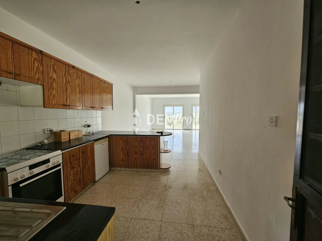 4 Bedroom House for Sale in Chlorakas, Paphos District