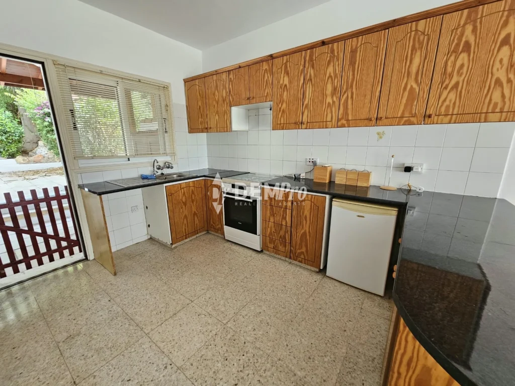4 Bedroom House for Sale in Chlorakas, Paphos District