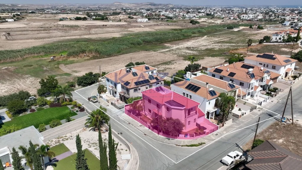4 Bedroom House for Sale in Aradippou, Larnaca District
