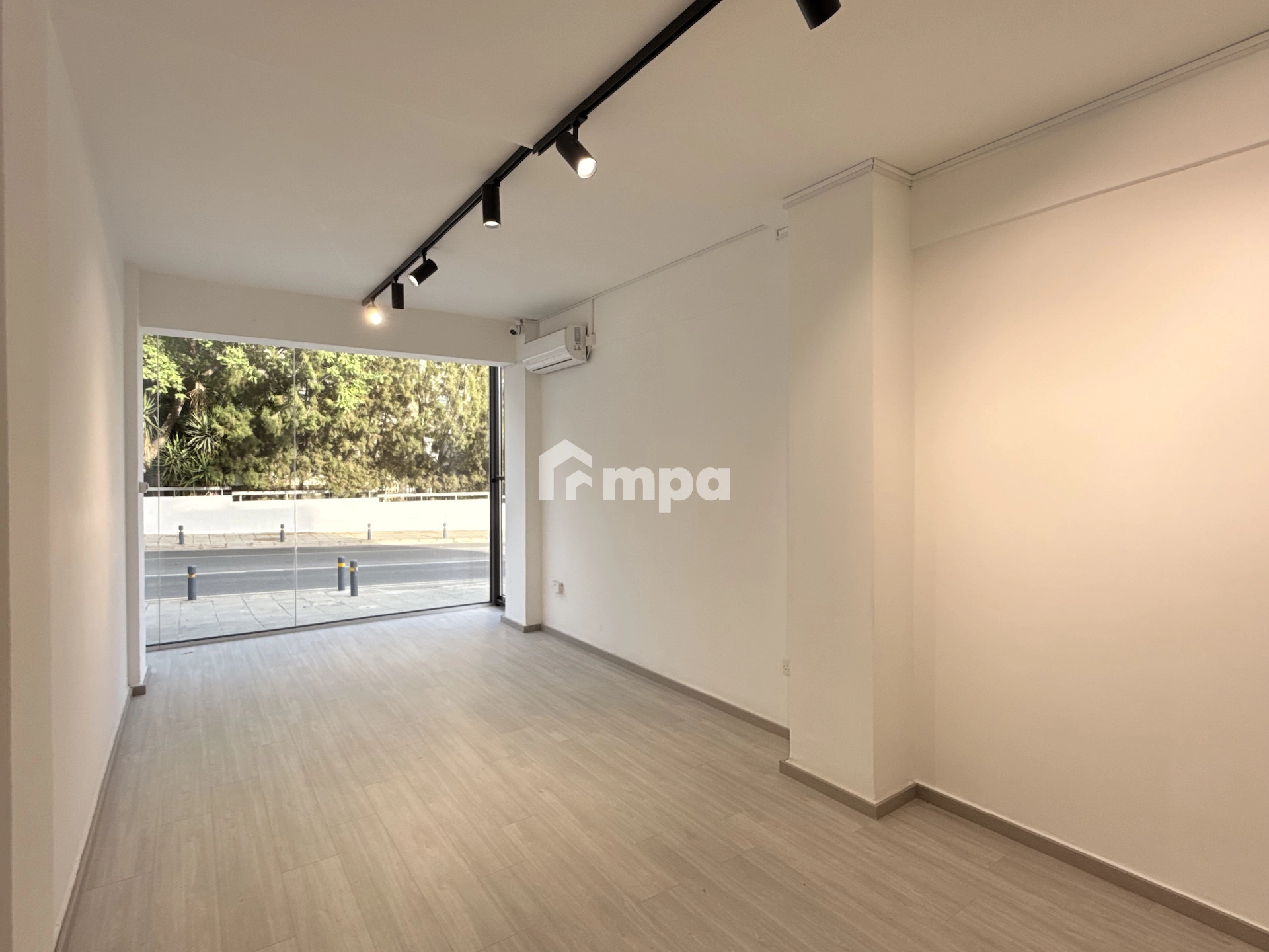100m² Commercial for Rent in Nicosia District