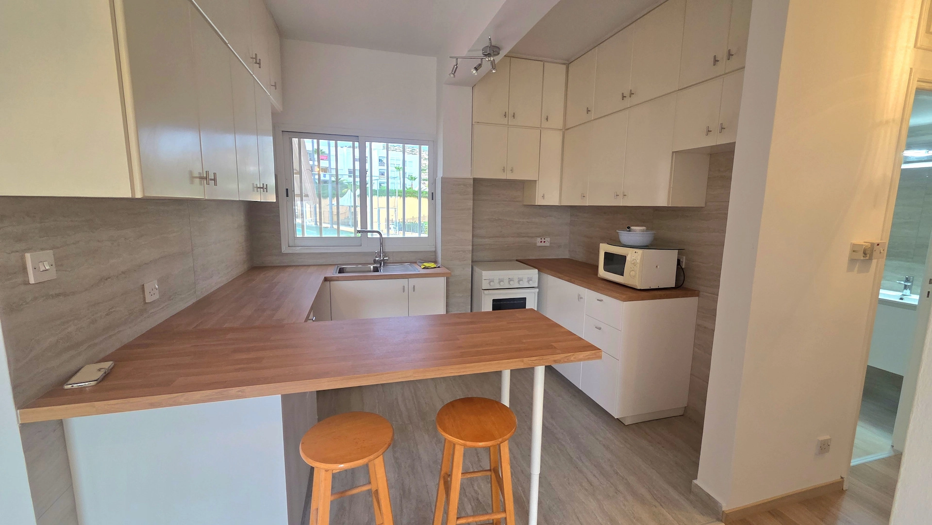 2 Bedroom Apartment for Rent in Parekklisia Tourist Area, Limassol District