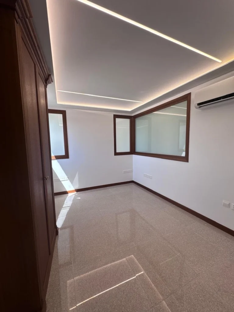 120m² Office for Rent in Limassol District