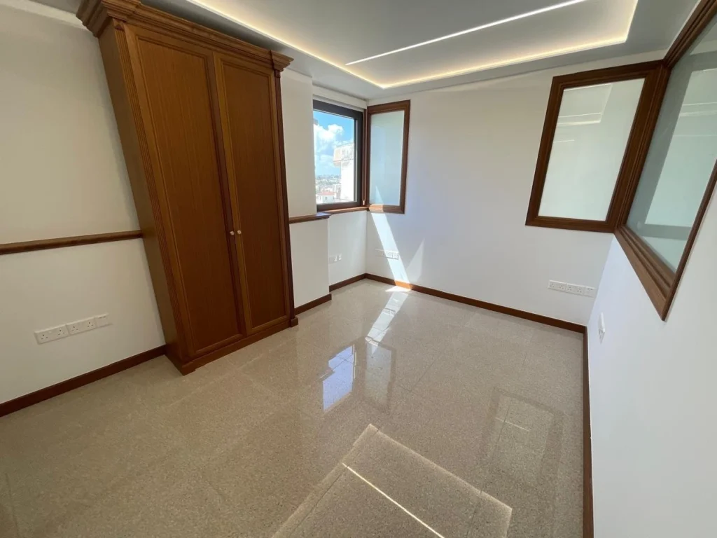 120m² Office for Rent in Limassol District