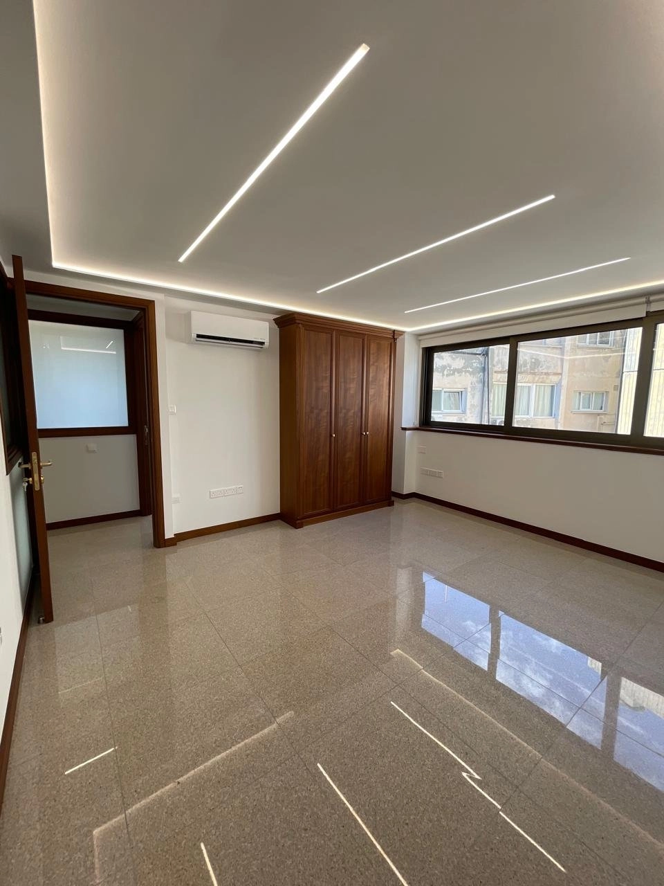 120m² Office for Rent in Limassol District