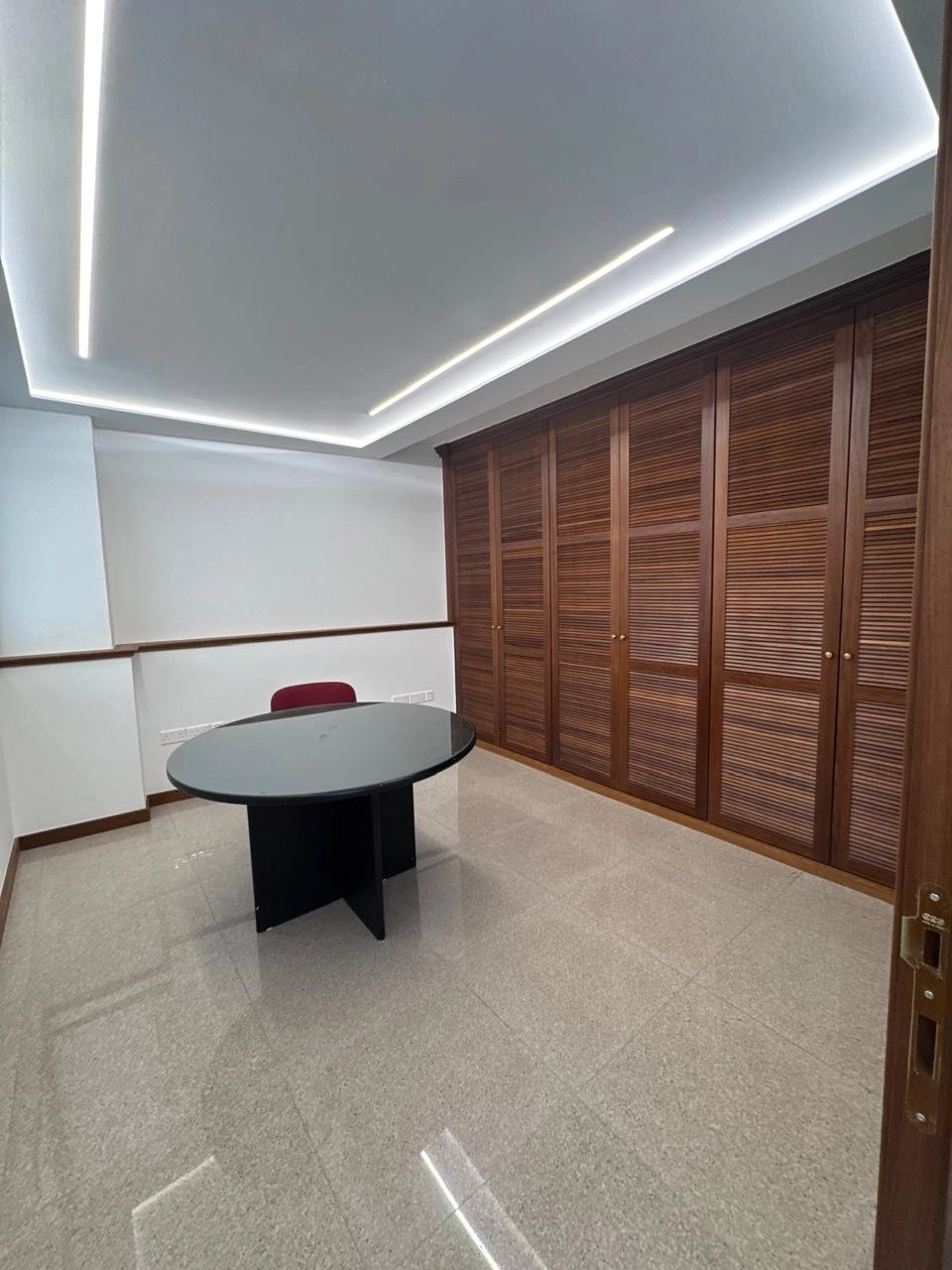 120m² Office for Rent in Limassol District