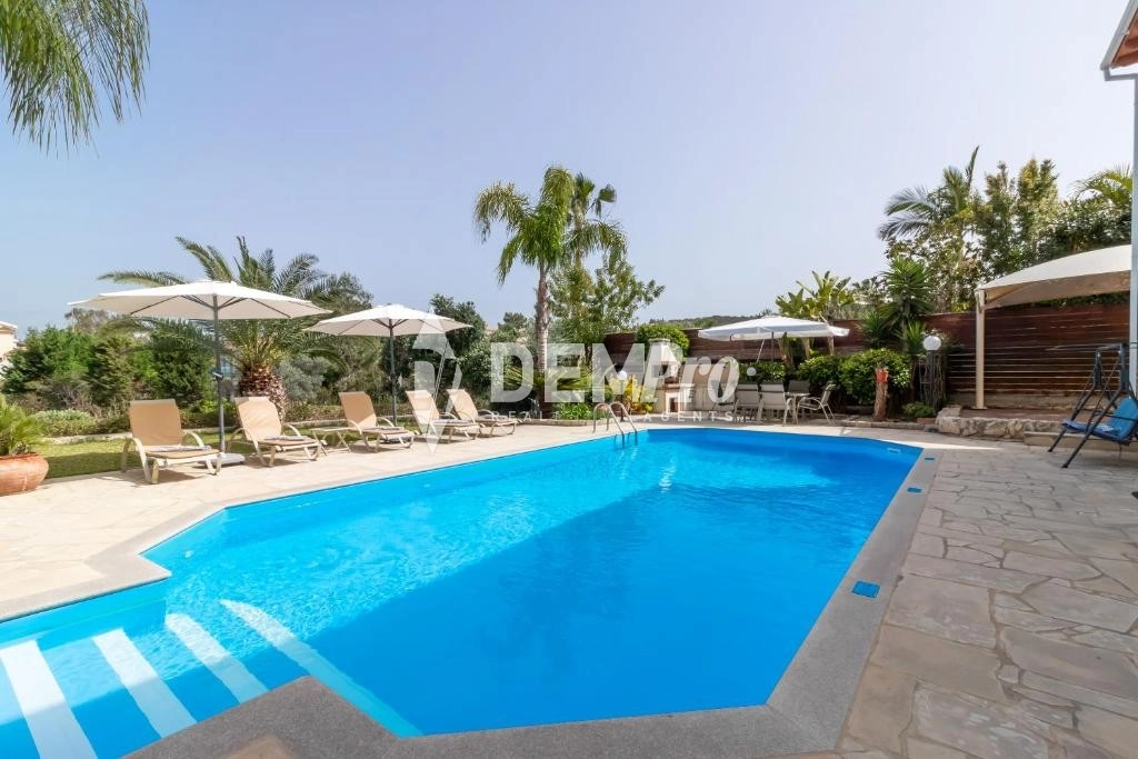 4 Bedroom House for Rent in Neo Chorio Pafou, Paphos District