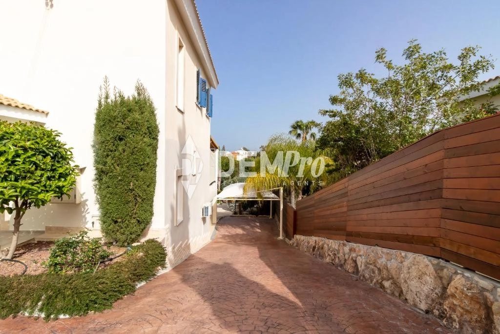 4 Bedroom House for Rent in Neo Chorio Pafou, Paphos District