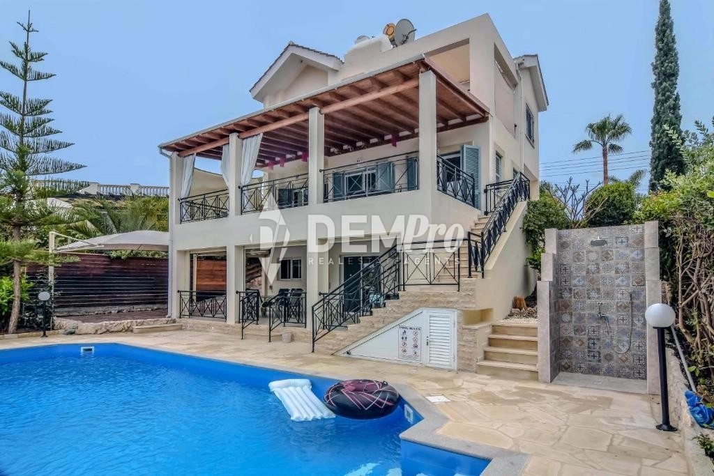 4 Bedroom House for Rent in Neo Chorio Pafou, Paphos District