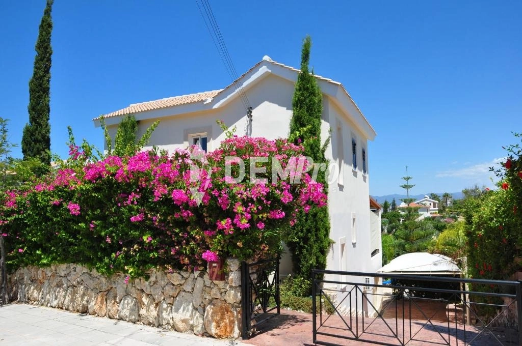 4 Bedroom House for Rent in Neo Chorio Pafou, Paphos District
