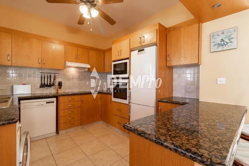 4 Bedroom House for Rent in Neo Chorio Pafou, Paphos District
