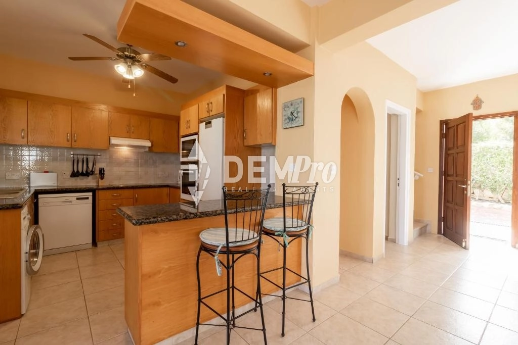 4 Bedroom House for Rent in Neo Chorio Pafou, Paphos District