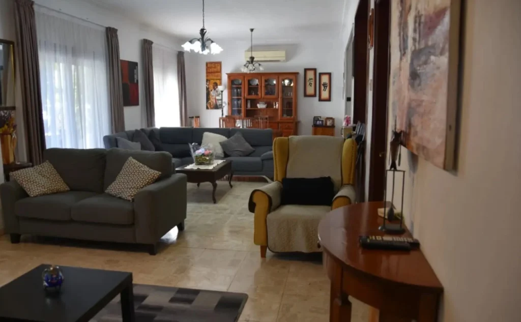 313m² Building for Sale in Limassol – Mesa Geitonia