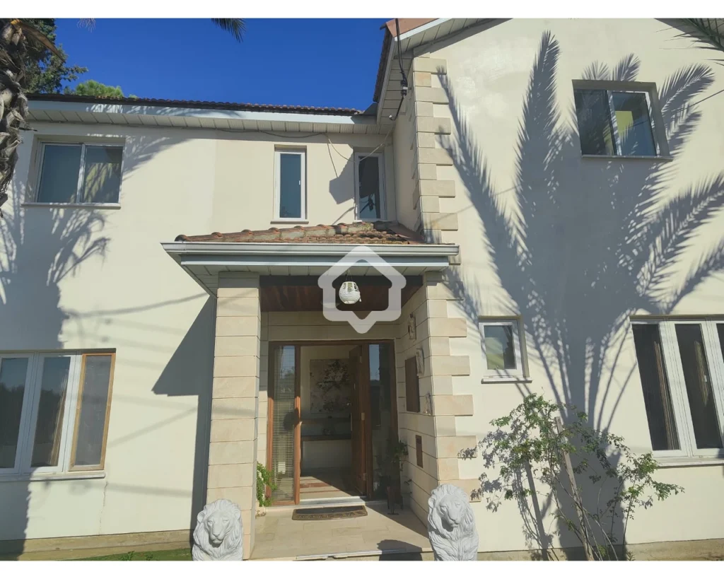 5 Bedroom House for Sale in Agios Dometios, Nicosia District