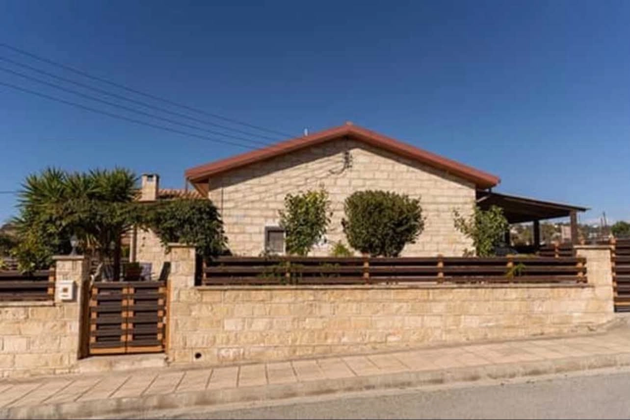 2 Bedroom House for Rent in Souni, Limassol District