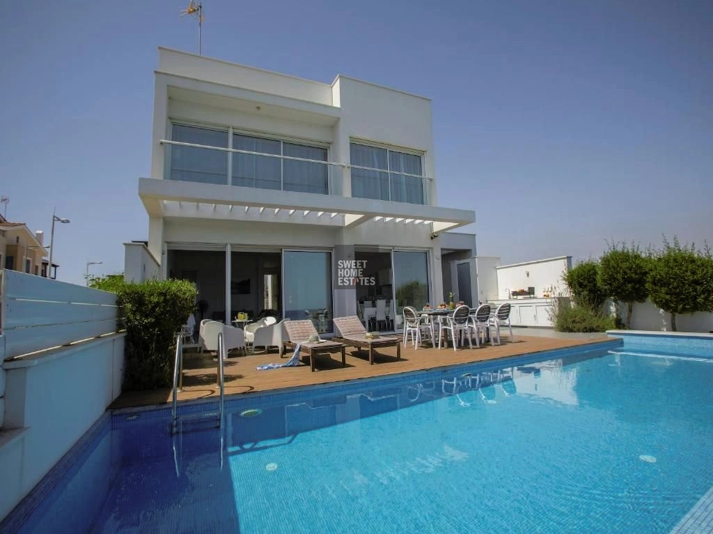 5 Bedroom House for Sale in Pernera, Famagusta District