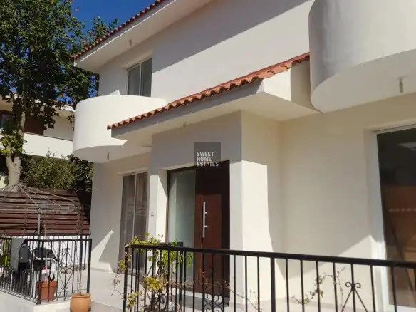 4 Bedroom House for Sale in Aradippou, Larnaca District