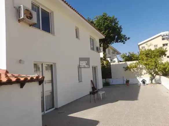 4 Bedroom House for Sale in Aradippou, Larnaca District