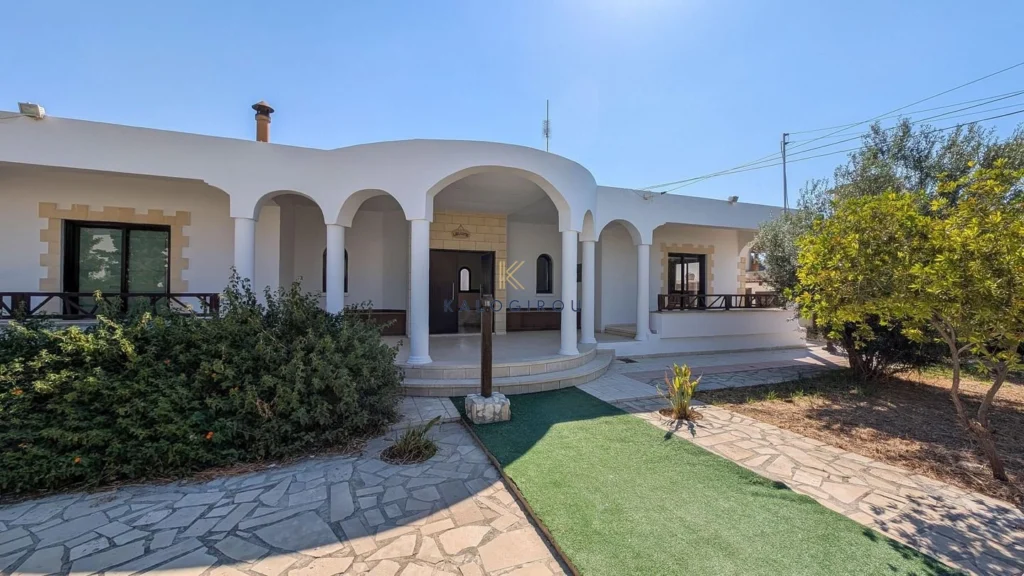3 Bedroom House for Sale in Aradippou, Larnaca District