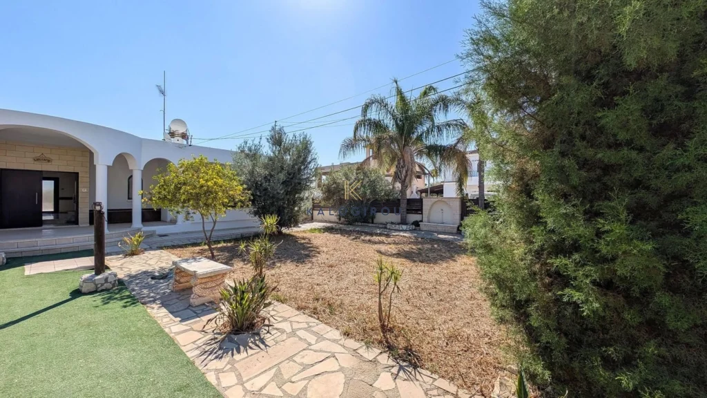 3 Bedroom House for Sale in Aradippou, Larnaca District